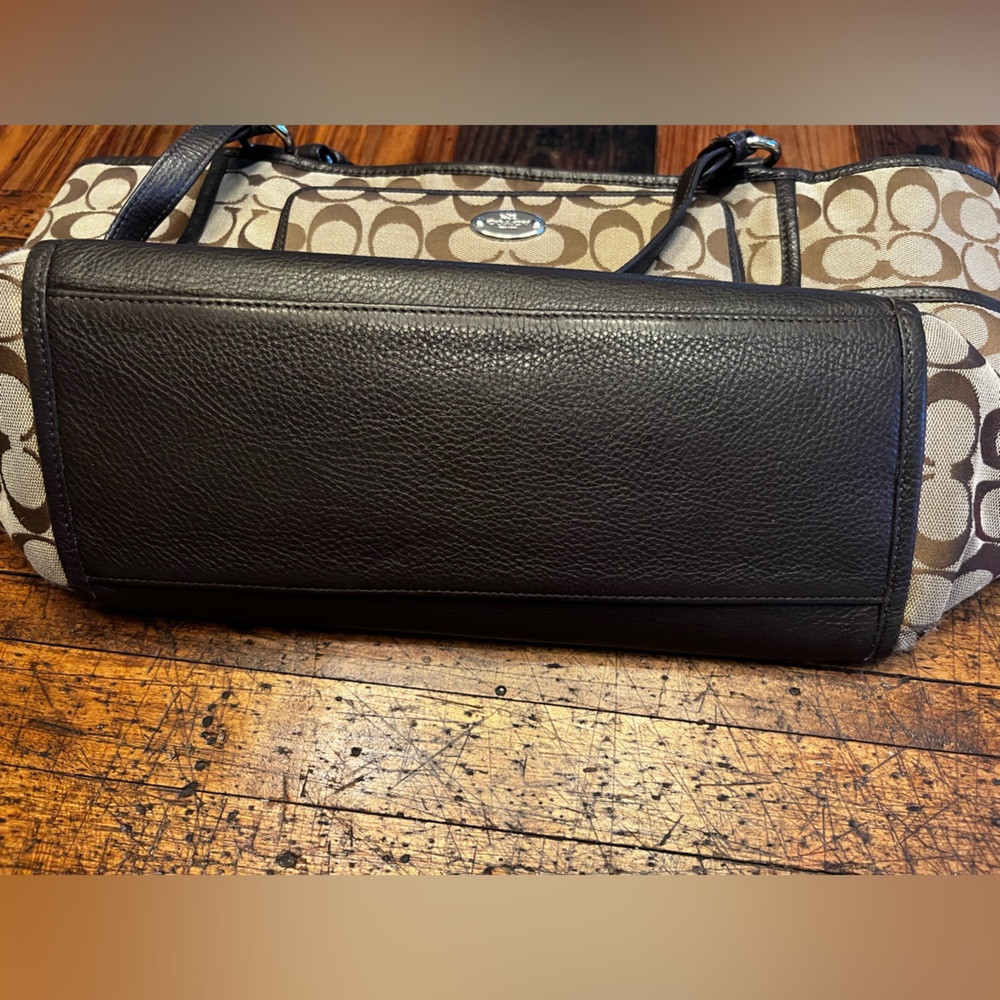 COACH PARK SIGNATURE CARRIE TOTE F28728
SILVER/KHAKI/MAHOGANY with WALLET - Picture 16 of 16